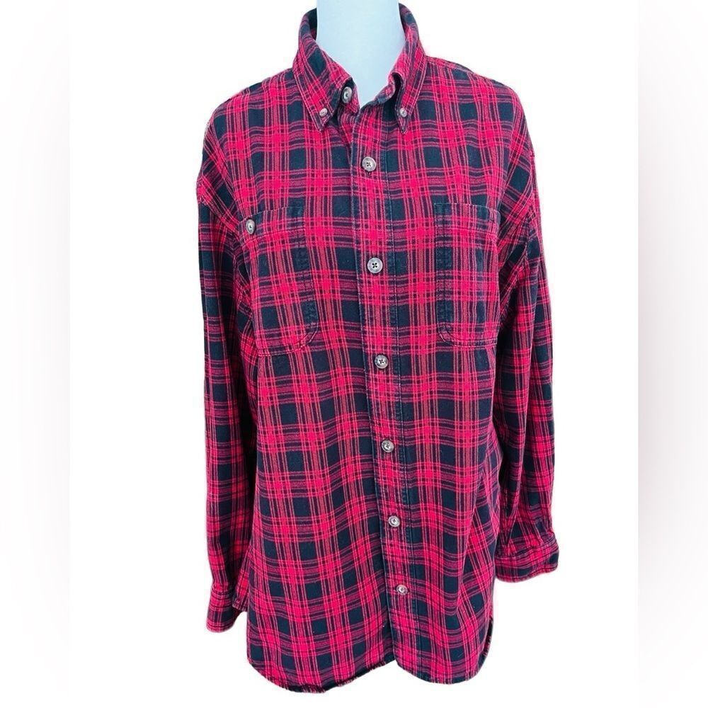 Duluth Trading Company red & black plaid cotton flannel shirt size M.